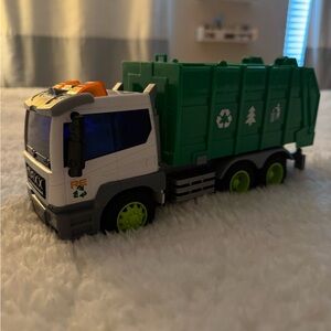 Toy recycling truck